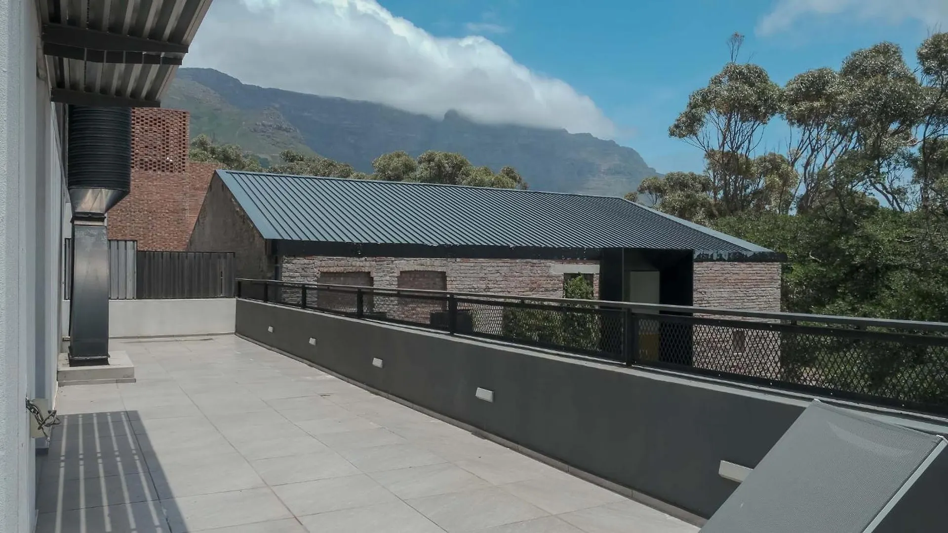 Woodstock Wonder - Mountain Views Apartment Cape Town