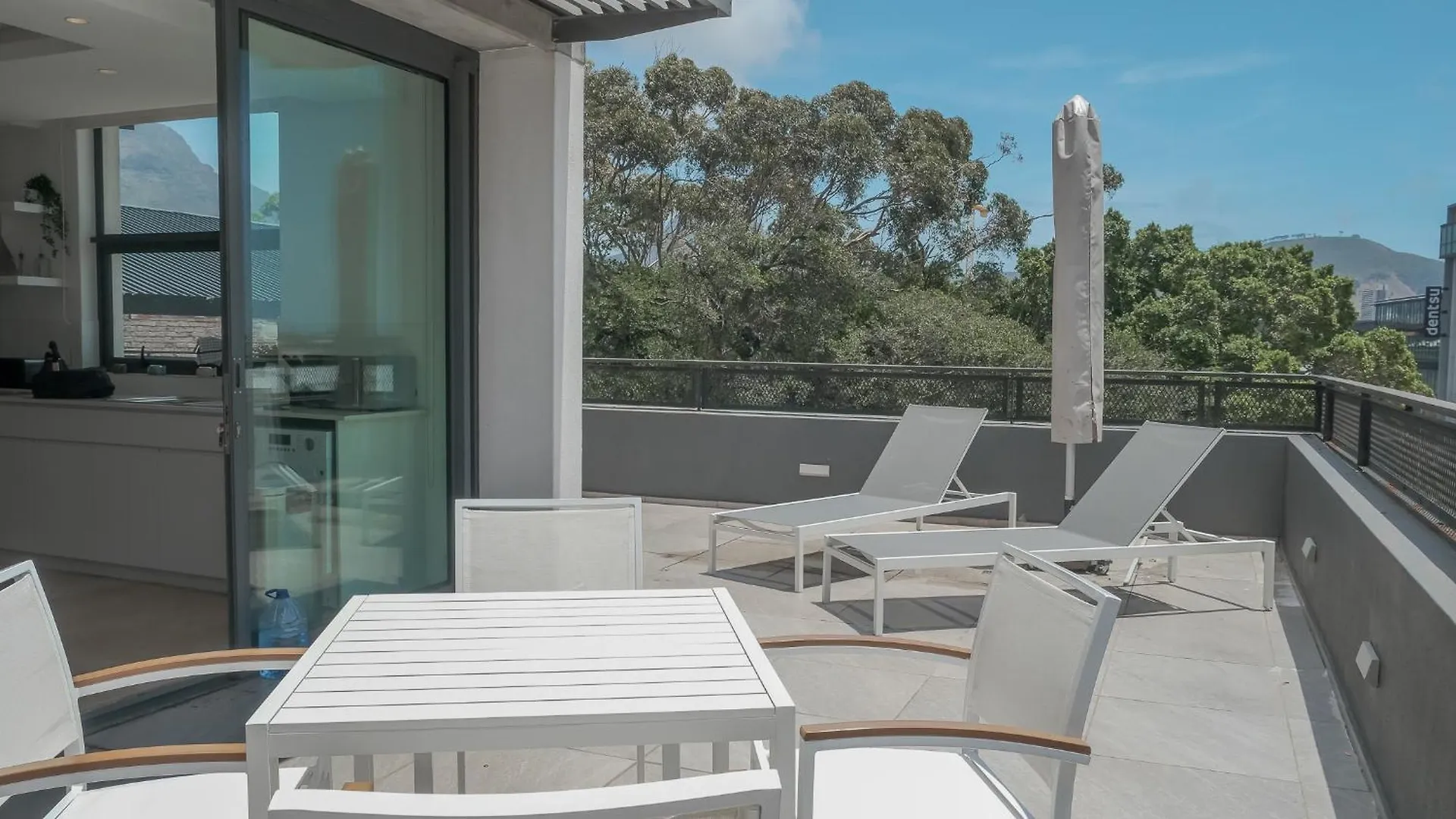 Woodstock Wonder - Mountain Views Apartment Cape Town