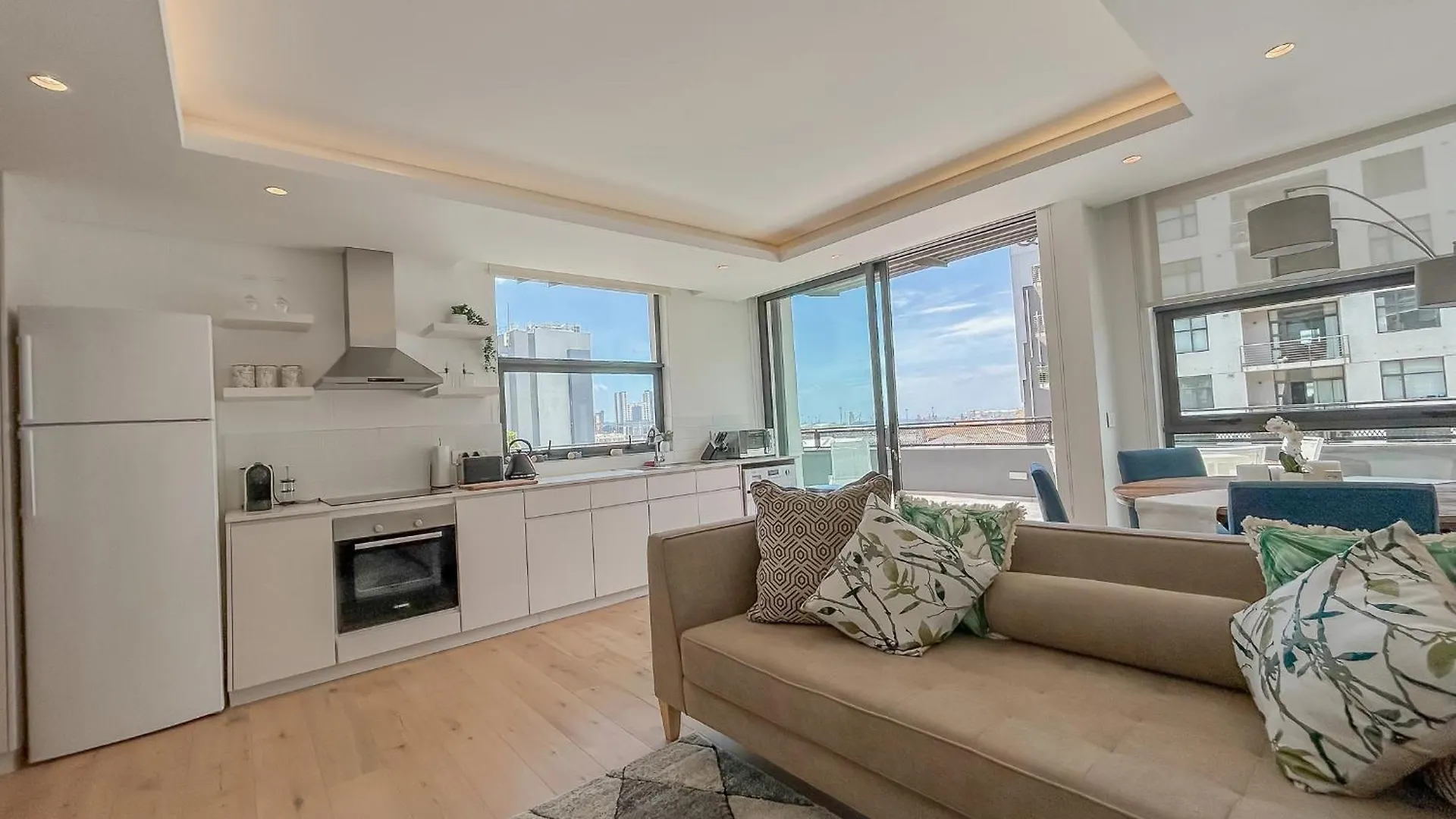 Woodstock Wonder - Mountain Views Apartment Cape Town