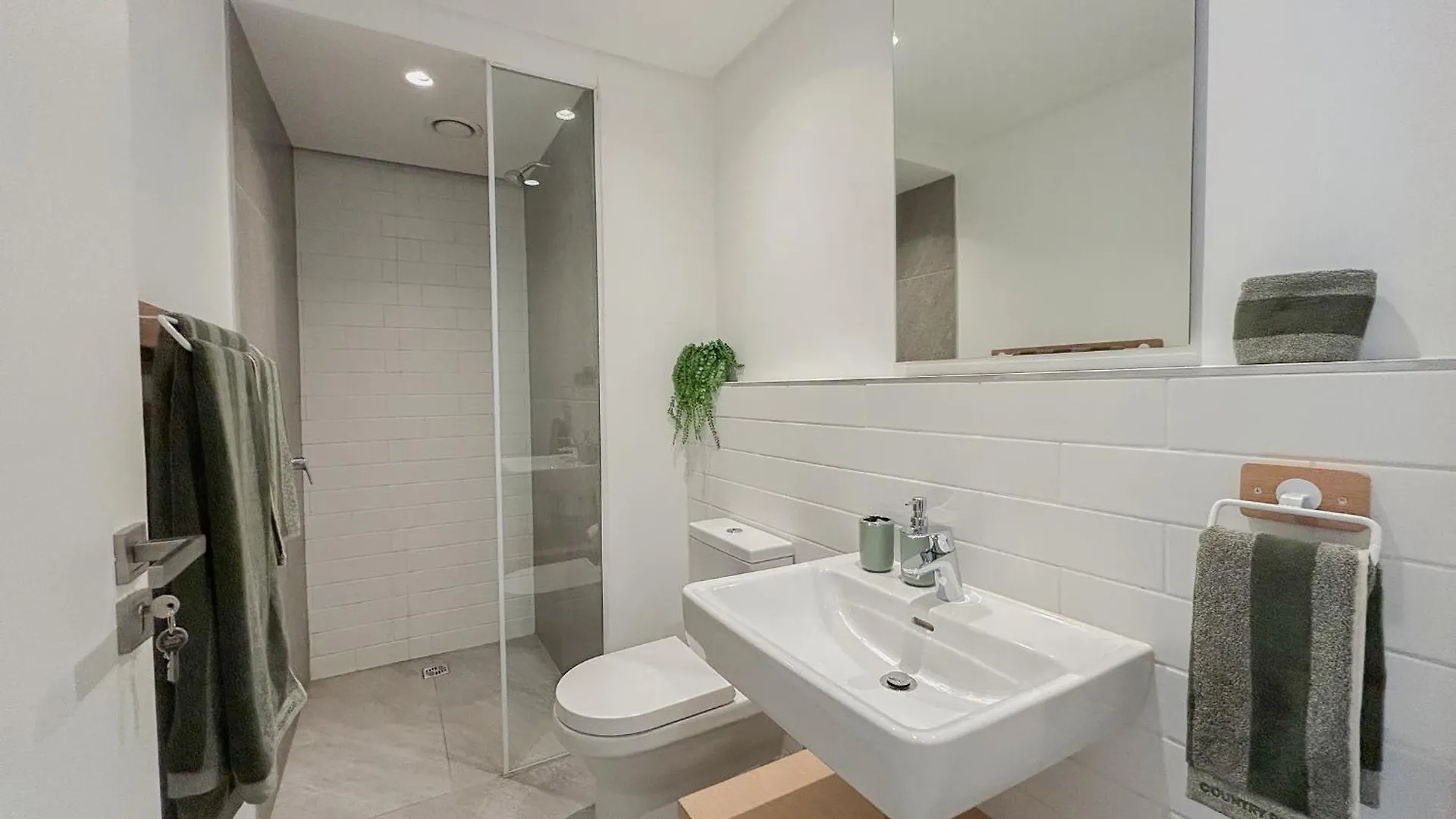 Woodstock Wonder - Mountain Views Apartment Cape Town