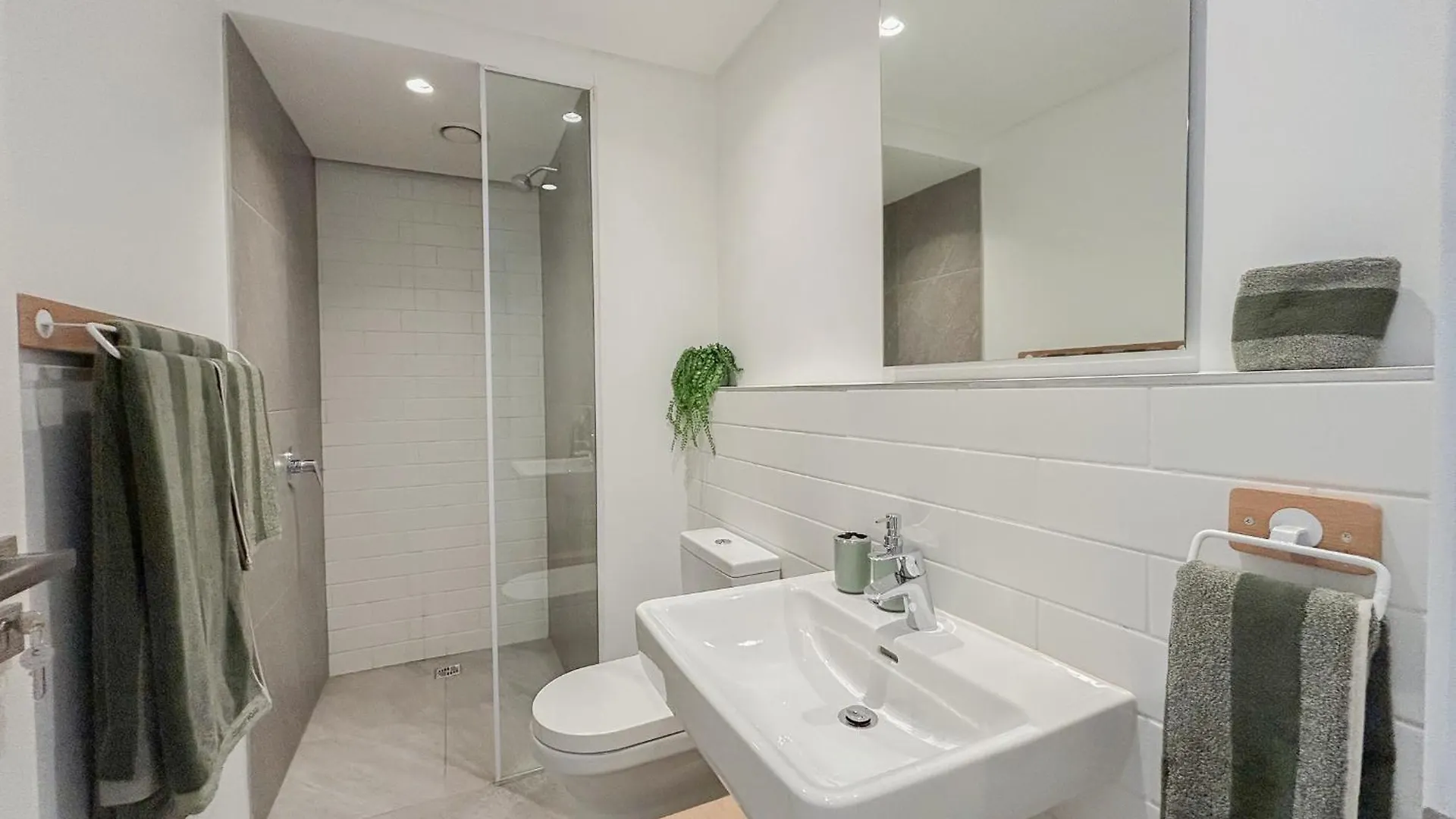 Woodstock Wonder - Mountain Views Apartment Cape Town